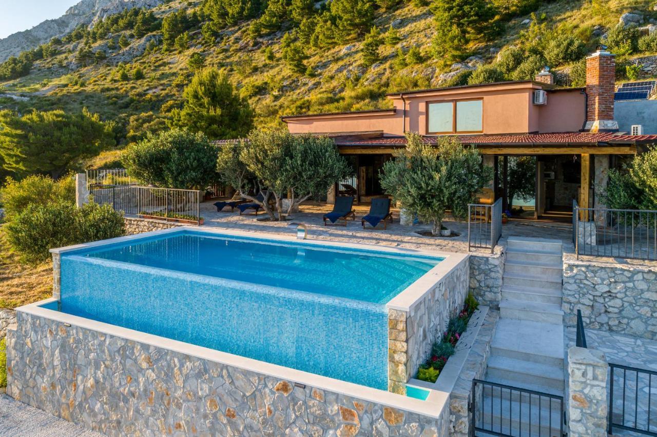 Villa Secluded Paradise 오미스 외부 사진