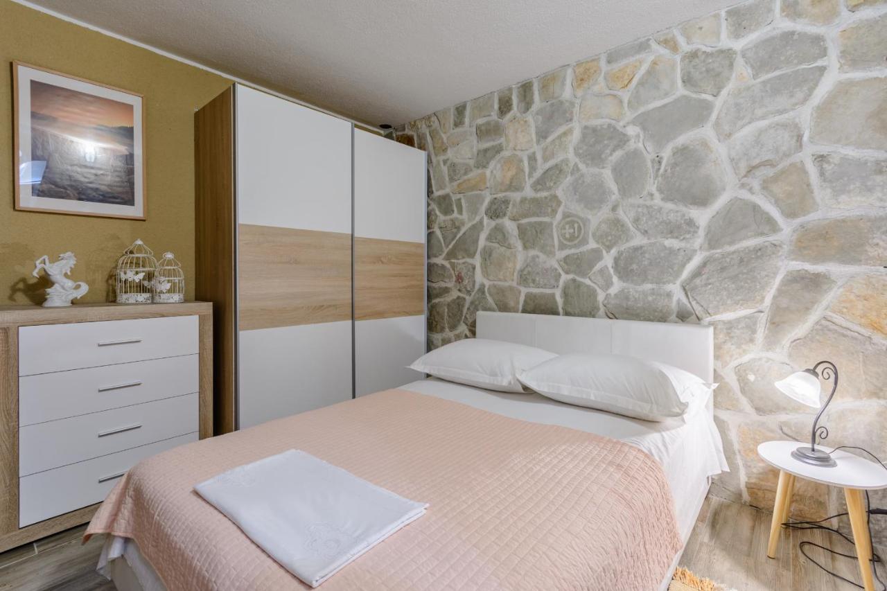 Villa Secluded Paradise 오미스 외부 사진