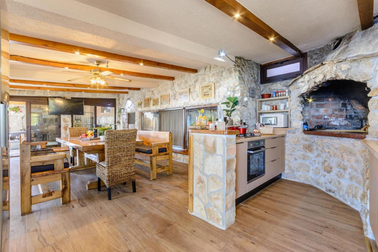 Villa Secluded Paradise 오미스 외부 사진