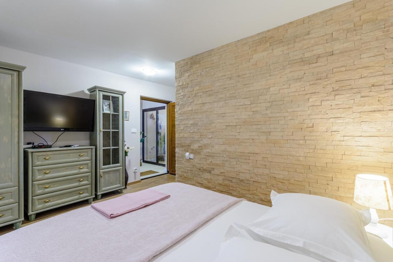 Villa Secluded Paradise 오미스 외부 사진